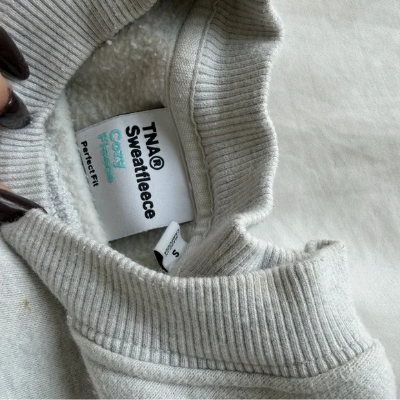 Aritzia TNA Sweatfleece Crewneck - Picture 4 of 5